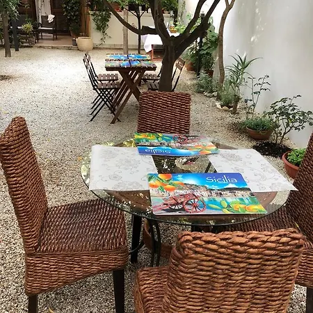Couette-café Aurora Noto